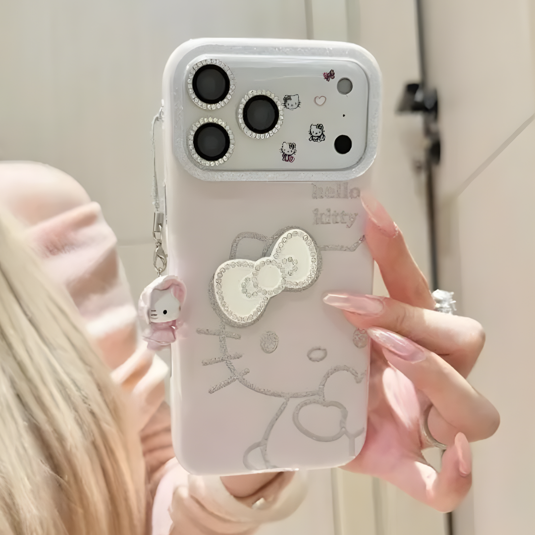 Protector Glimmer Charm – White Edition con Pedrería y Lazo en Relieve/ Compatible con iPhone 15
