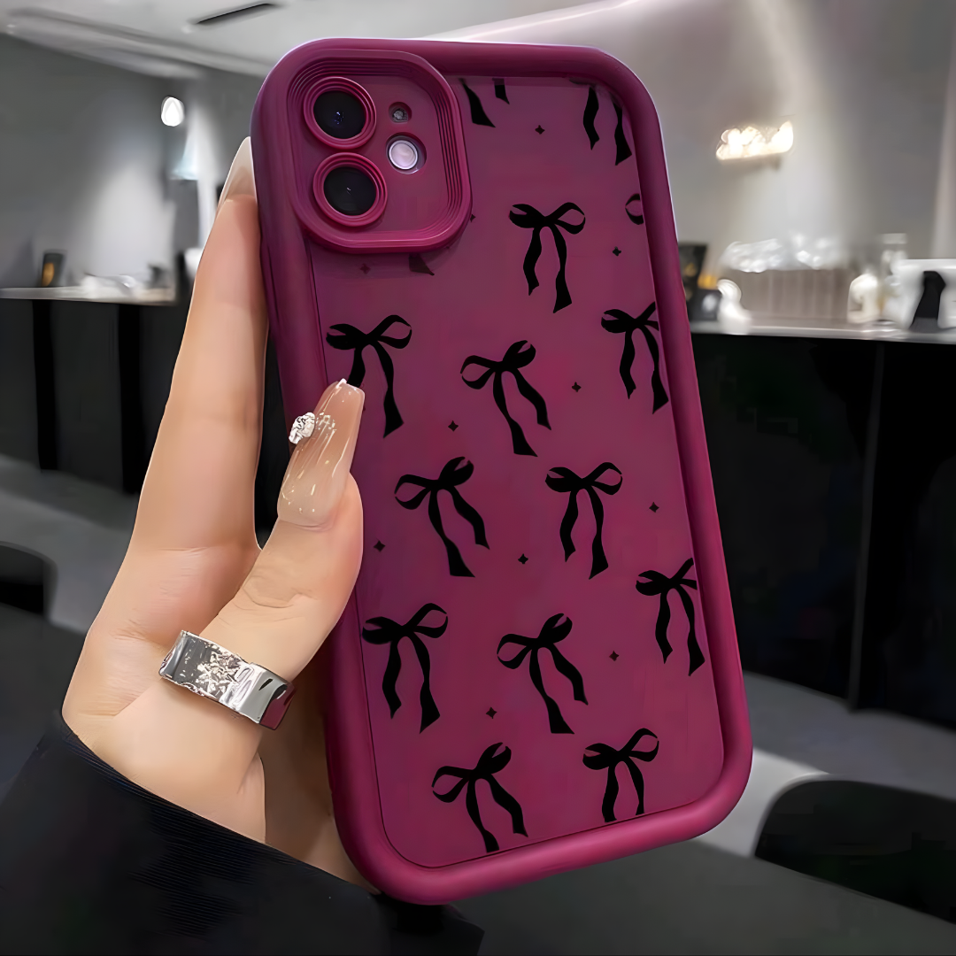 Case de Silicona Color Burdeos con Estampado de Lazos Negros| Diseño Dark Coquette